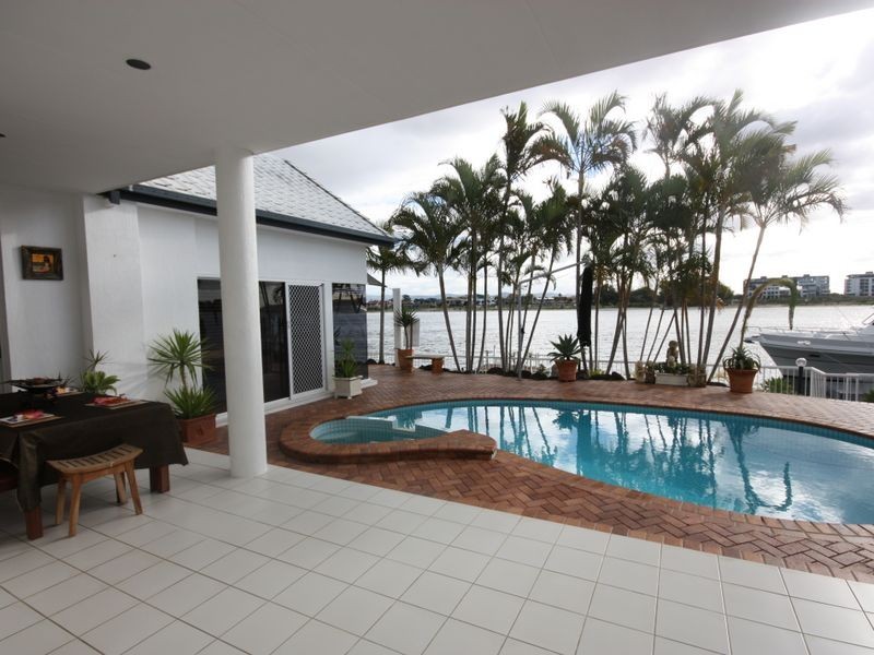 16 Excalibur Court, Sovereign Islands QLD 4216