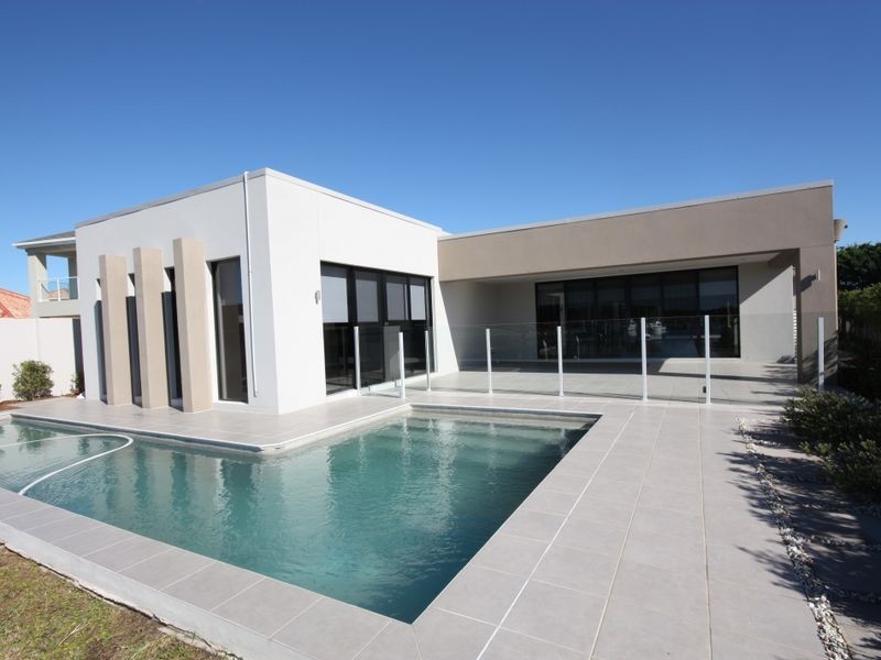 2226 Glengallon Way, Hope Island QLD 4212