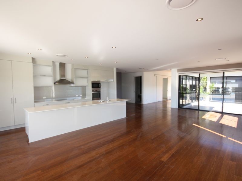 2226 Glengallon Way, Hope Island QLD 4212