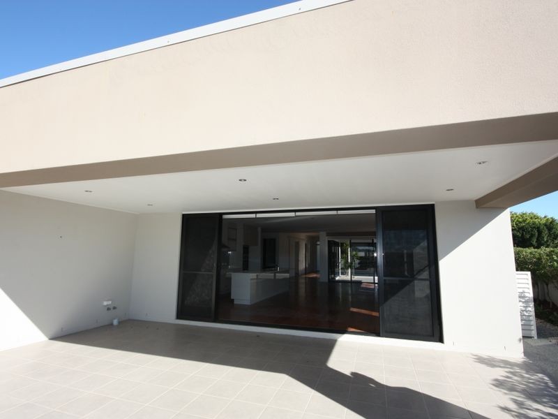 2226 Glengallon Way, Hope Island QLD 4212