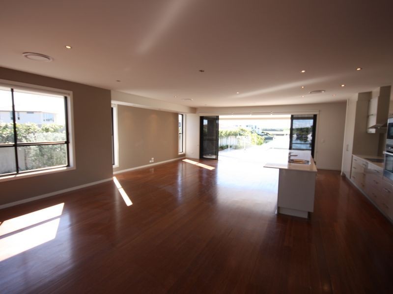 2226 Glengallon Way, Hope Island QLD 4212