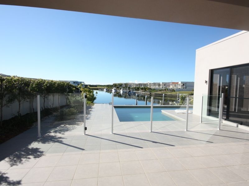 2226 Glengallon Way, Hope Island QLD 4212