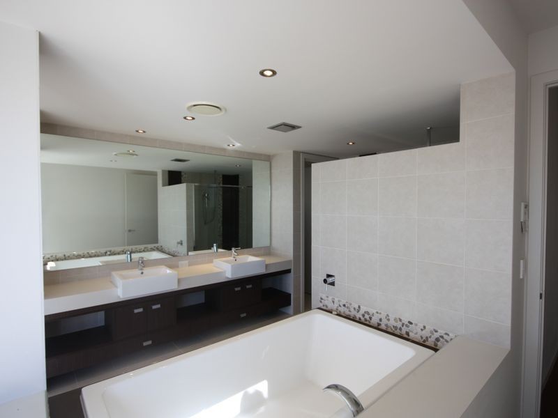 2226 Glengallon Way, Hope Island QLD 4212