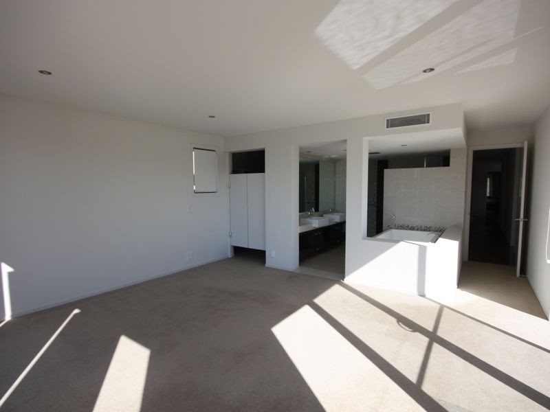 2226 Glengallon Way, Hope Island QLD 4212