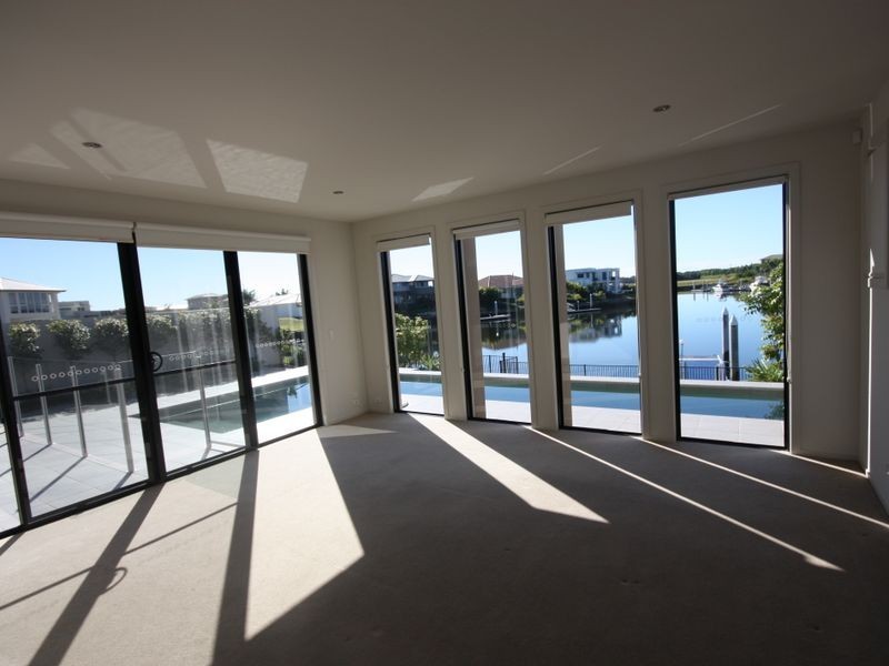 2226 Glengallon Way, Hope Island QLD 4212