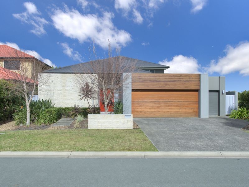 6184 Bolsena Circuit, Hope Island QLD 4212