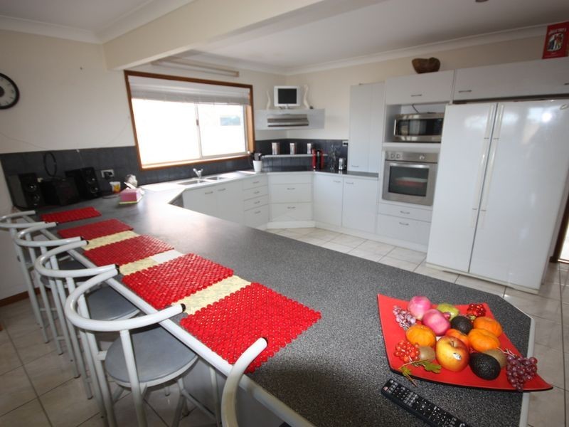 35 Esplanade, Jacobs Well QLD 4208