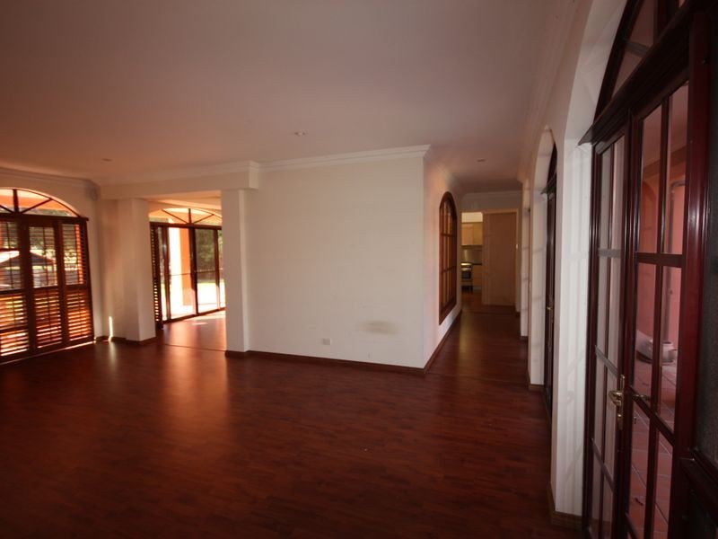 8215 Magnolia Dr W, Hope Island QLD 4212