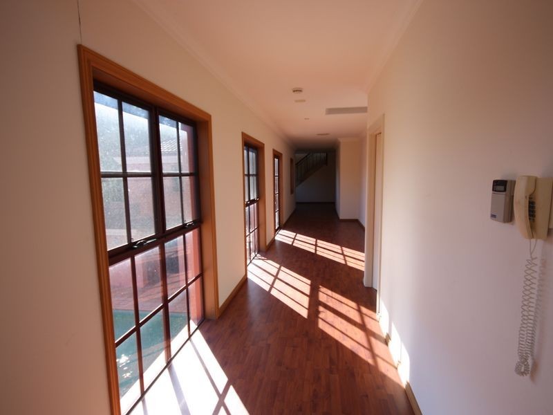 8215 Magnolia Dr W, Hope Island QLD 4212