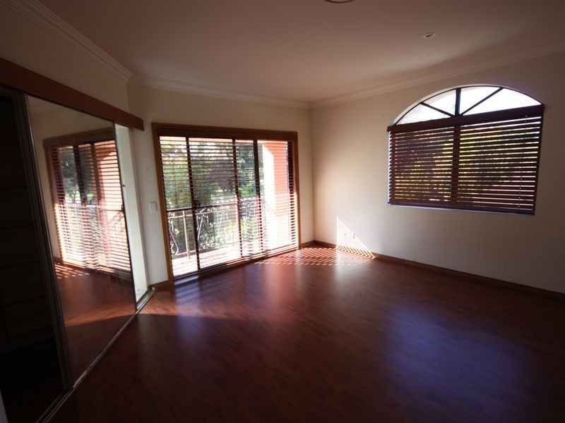 8215 Magnolia Dr W, Hope Island QLD 4212