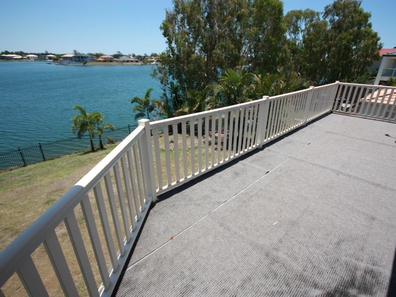 58 Lakeshore Dr, Helensvale QLD 4212