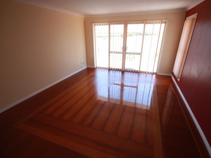 58 Lakeshore Dr, Helensvale QLD 4212