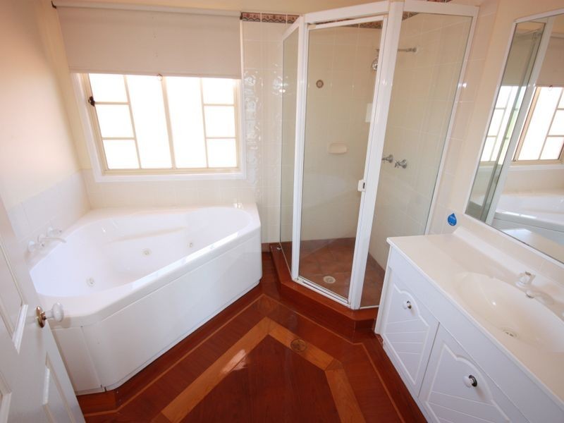 58 Lakeshore Dr, Helensvale QLD 4212