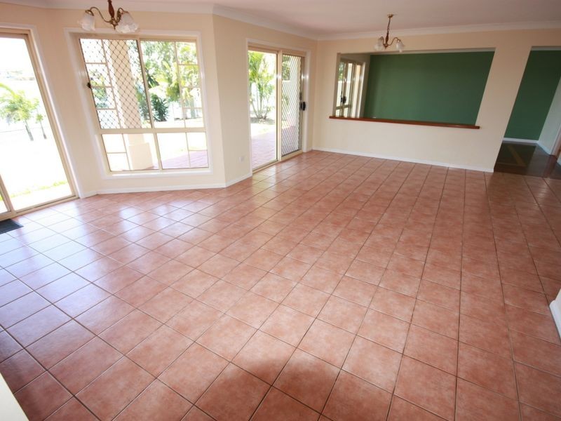 58 Lakeshore Dr, Helensvale QLD 4212