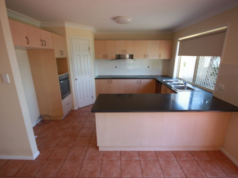 58 Lakeshore Dr, Helensvale QLD 4212