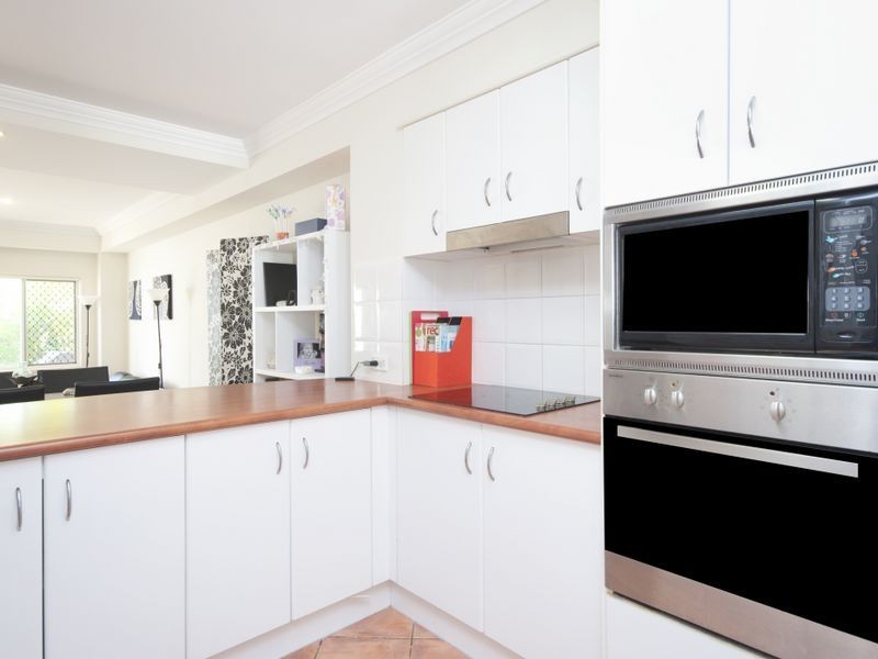 32/2 Bronberg Court, Southport QLD 4215