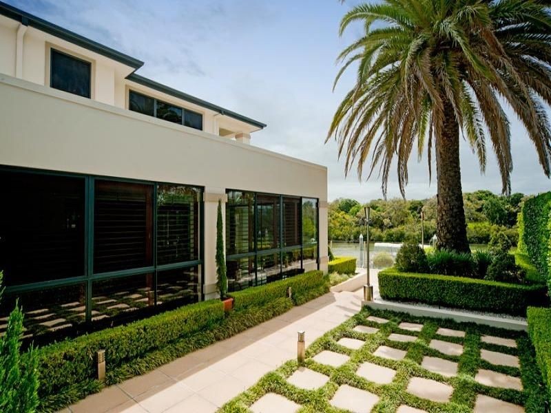 2344 Cresbrook Drive, Hope Island QLD 4212