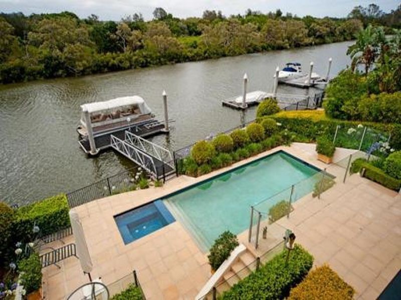 2344 Cresbrook Drive, Hope Island QLD 4212