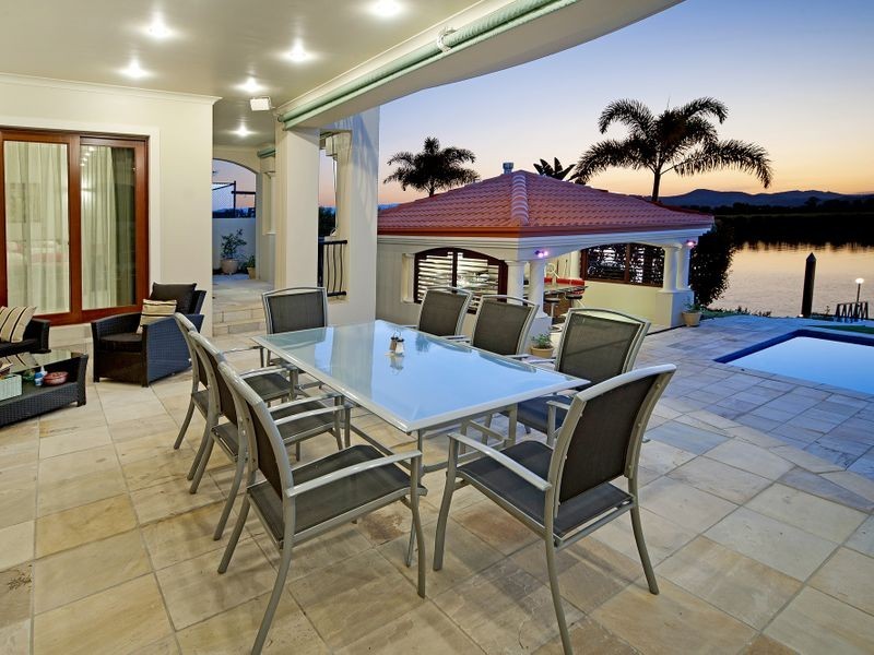 3121 Riverleigh Drive, Hope Island QLD 4212