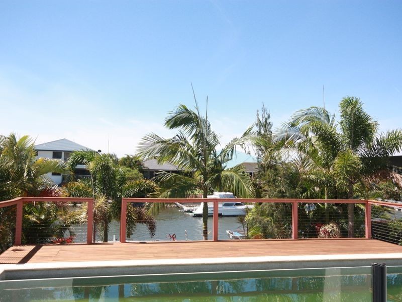 37 Coomera Crt, Helensvale QLD 4212