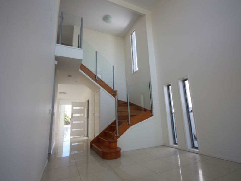 37 Coomera Crt, Helensvale QLD 4212