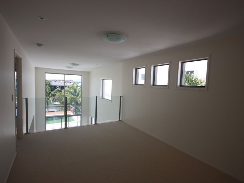 37 Coomera Crt, Helensvale QLD 4212