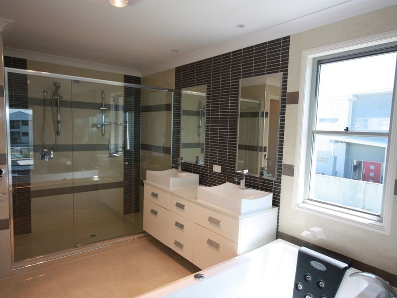 37 Coomera Crt, Helensvale QLD 4212