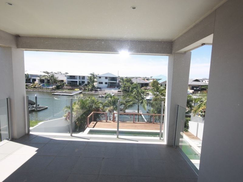 37 Coomera Crt, Helensvale QLD 4212