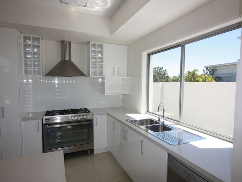 37 Coomera Crt, Helensvale QLD 4212