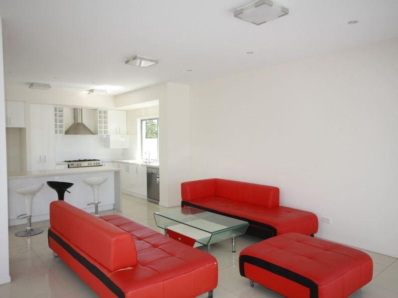 37 Coomera Crt, Helensvale QLD 4212