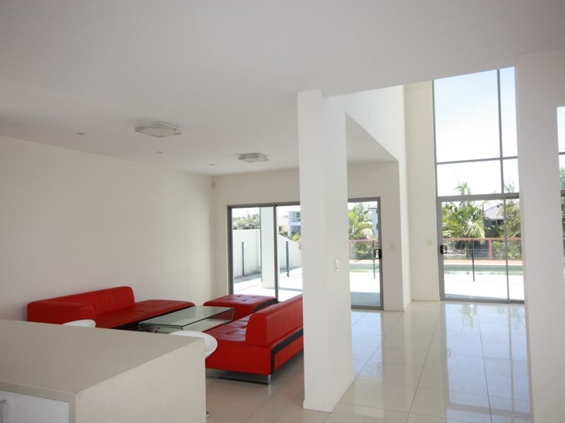 37 Coomera Crt, Helensvale QLD 4212