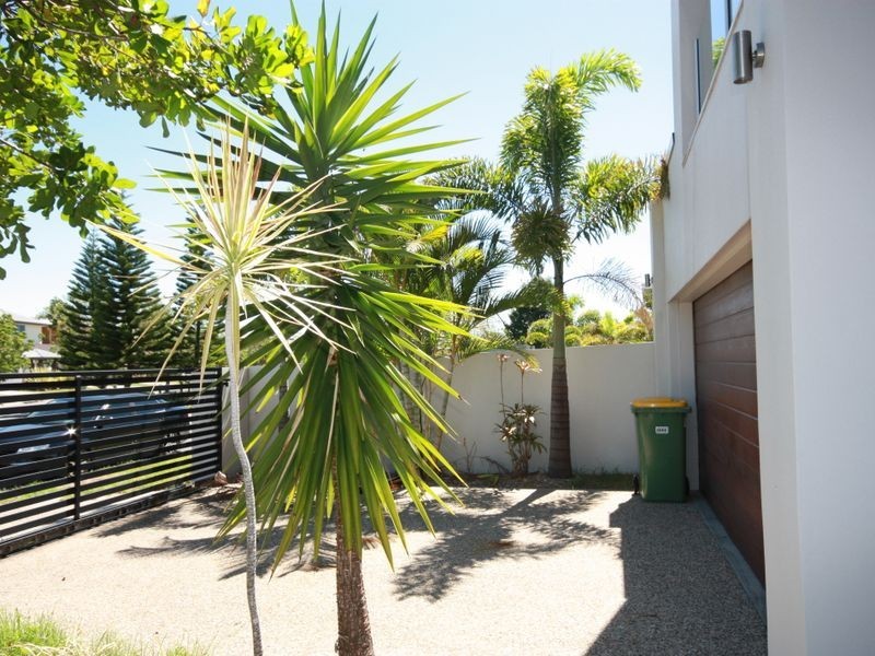 37 Coomera Crt, Helensvale QLD 4212