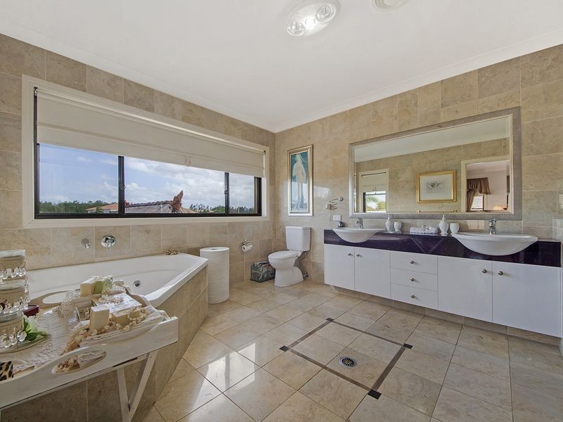 2117 Fernlea Cl, Hope Island QLD 4212