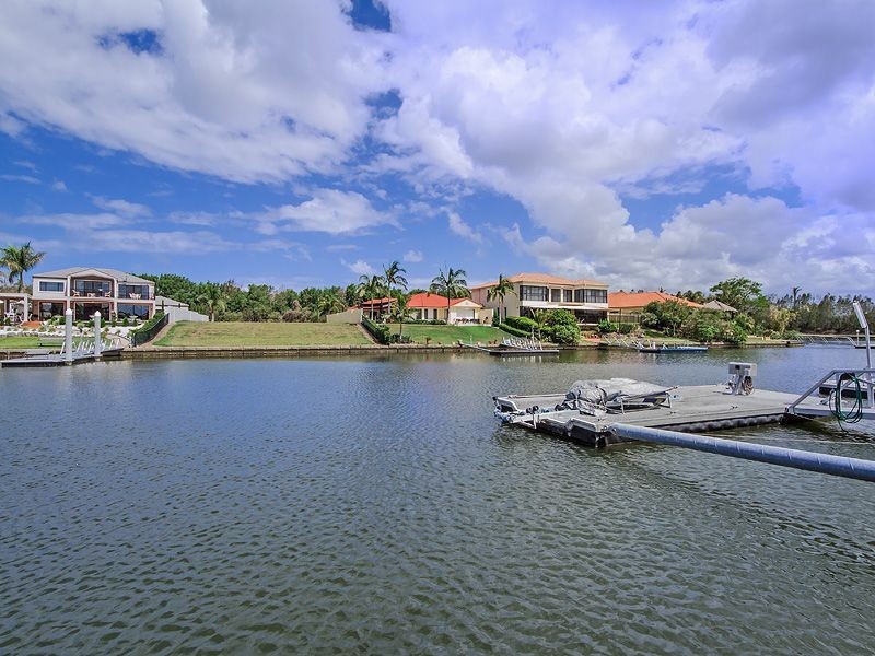 2117 Fernlea Cl, Hope Island QLD 4212