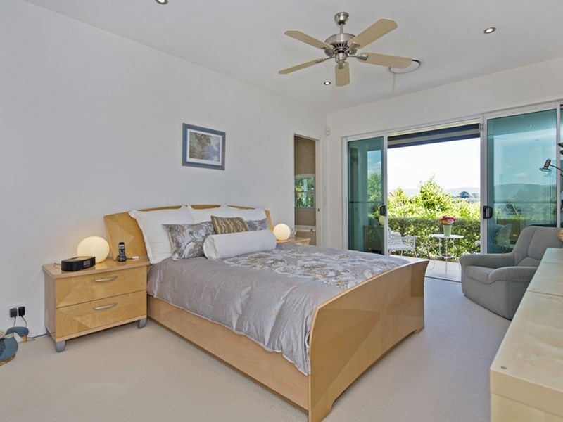 3129 Riverleigh Drive, Hope Island QLD 4212