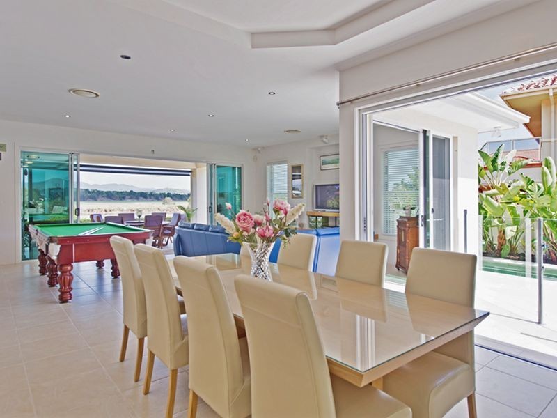 3129 Riverleigh Drive, Hope Island QLD 4212