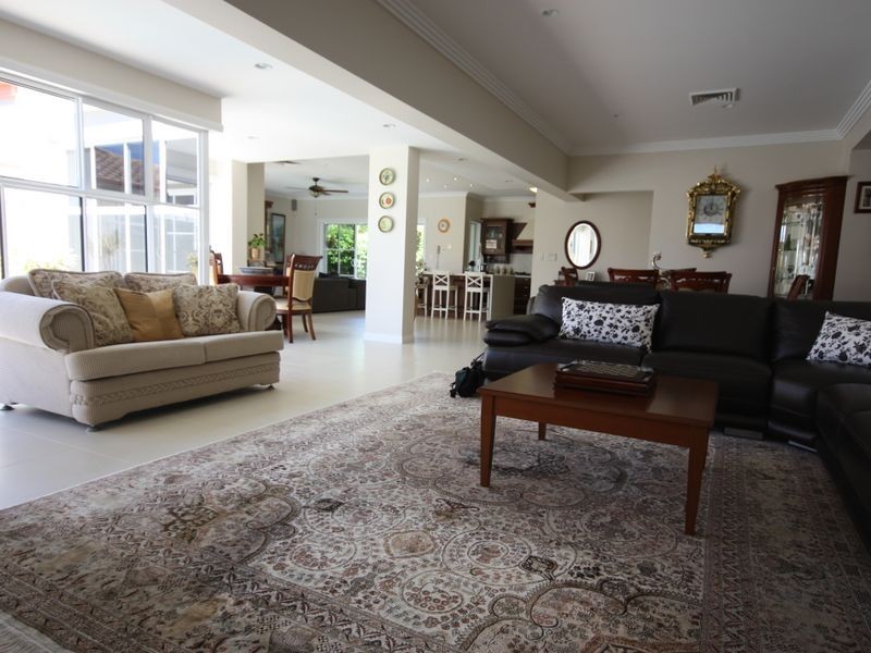 1616 Rosebank Way West, Hope Island QLD 4212