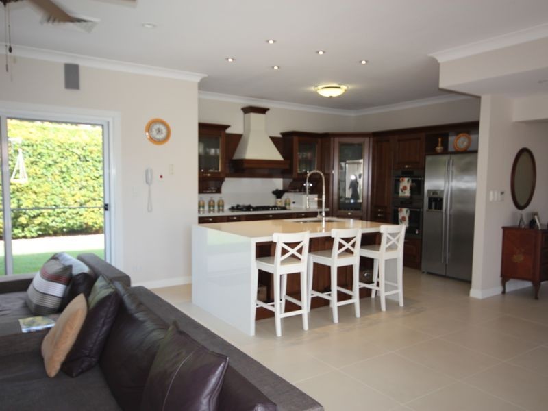 1616 Rosebank Way West, Hope Island QLD 4212