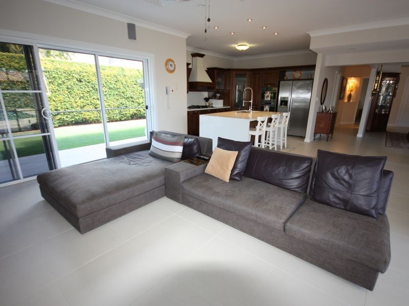 1616 Rosebank Way West, Hope Island QLD 4212