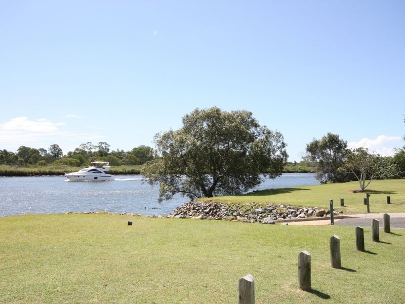 1616 Rosebank Way West, Hope Island QLD 4212