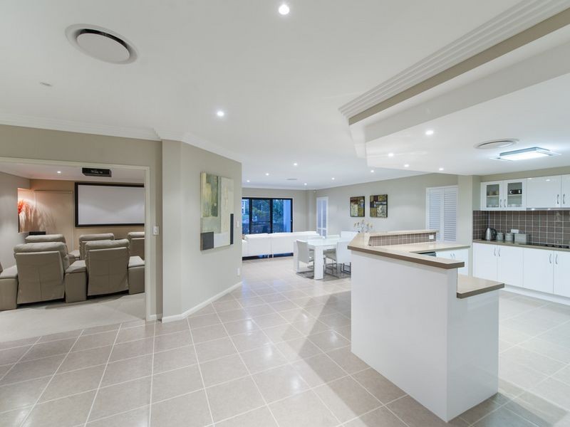 2638 Yanderra Close, Hope Island QLD 4212