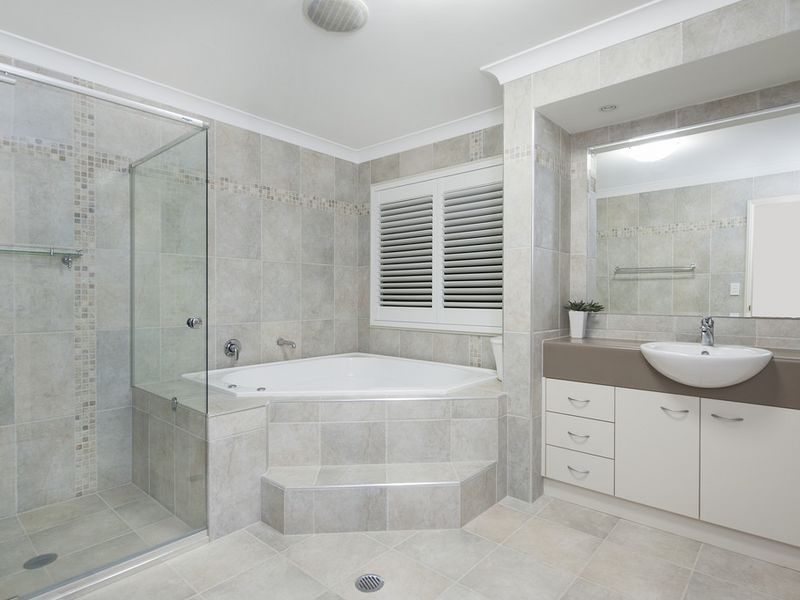 2638 Yanderra Close, Hope Island QLD 4212