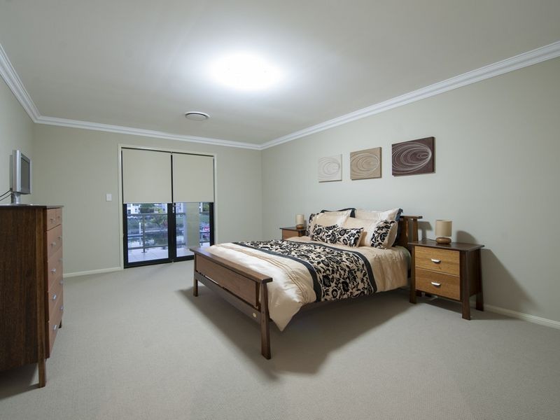 2638 Yanderra Close, Hope Island QLD 4212