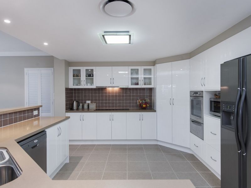 2638 Yanderra Close, Hope Island QLD 4212