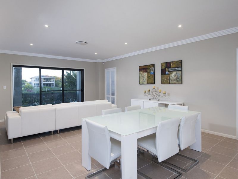 2638 Yanderra Close, Hope Island QLD 4212