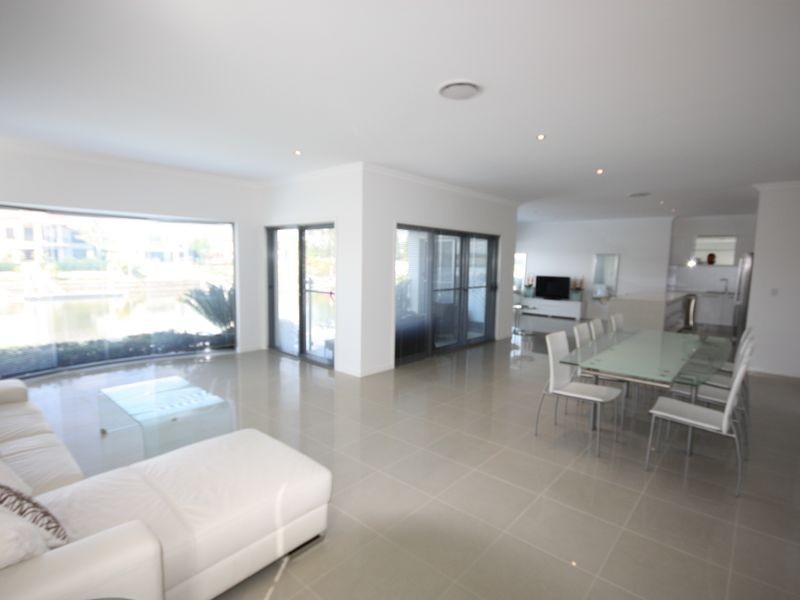 Hope Island QLD 4212