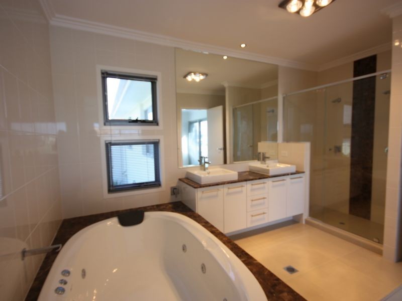 Hope Island QLD 4212