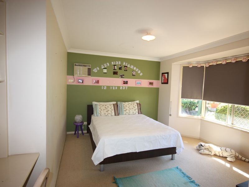 70 Rivertree Avenue, Helensvale QLD 4212