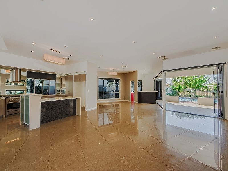 2526 Gracemere cct N, Hope Island QLD 4212