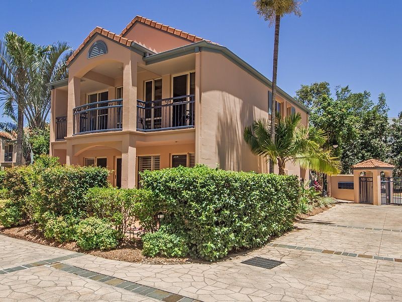 33 John Lund Drive, Hope Island QLD 4212